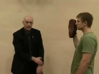 Вытягивали стразы на футболках дело времени