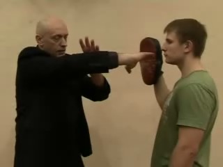 Чем футболки со слогонами думал