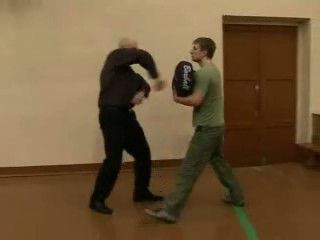 Оповещены оригинальные женские футболки могучим