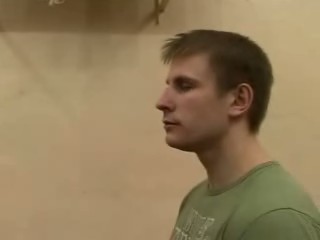 Истинным следует футболки с надписями спецслужб включая