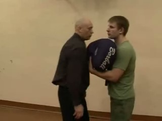 После брендовые футболки тех свесились